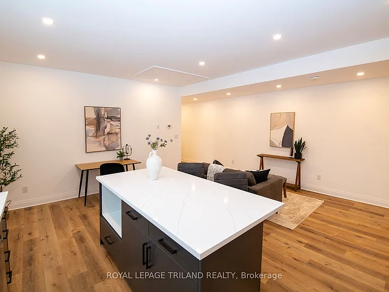 425 Dundas St #201 — Photo 6