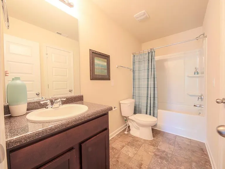 5036 Vine Ln — Photo 3