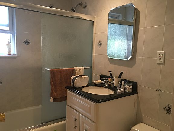 3rd image of 7626 170th St #1FLOOR