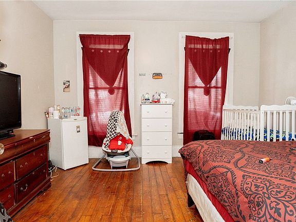 2nd image of 809 Tallman St #11