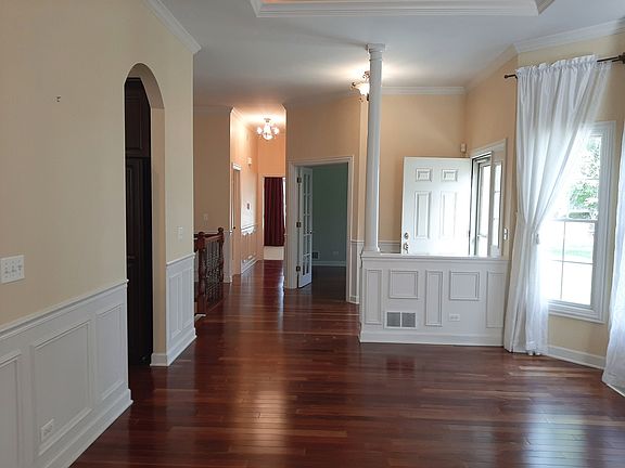 4th image of 1010 Harrow Gate Dr