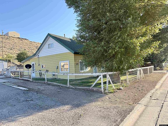 3rd image of 25 Frontier St