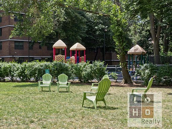 5th image of 208 E Broadway APT J1404
