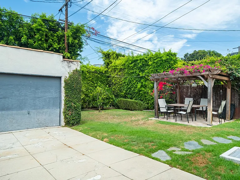 1381 S Orange Dr — Photo 26