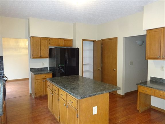 5th image of 882 Briaro St