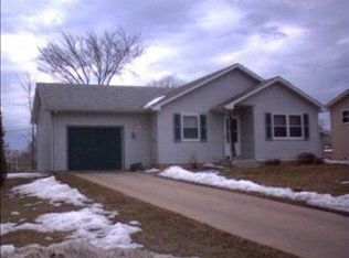 115 Elmwood Ct, Epworth, IA 52045