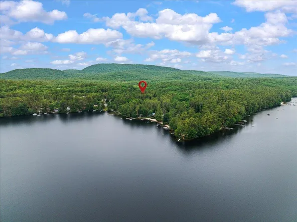 7 Woodbury Avenue, Raymond, ME 04071