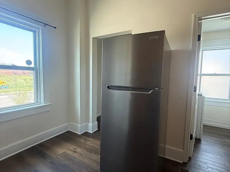275 Parkview Ave #275 — Photo 4