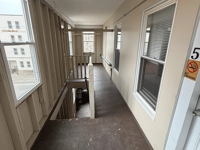 212 Waldo St — Photo 7