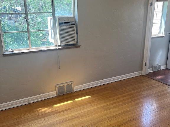 4th image of 787 Clermont St #2