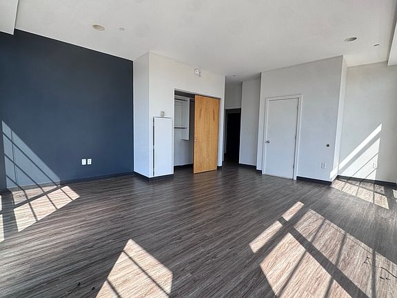 3rd image of 147 E Berkeley St APT 1