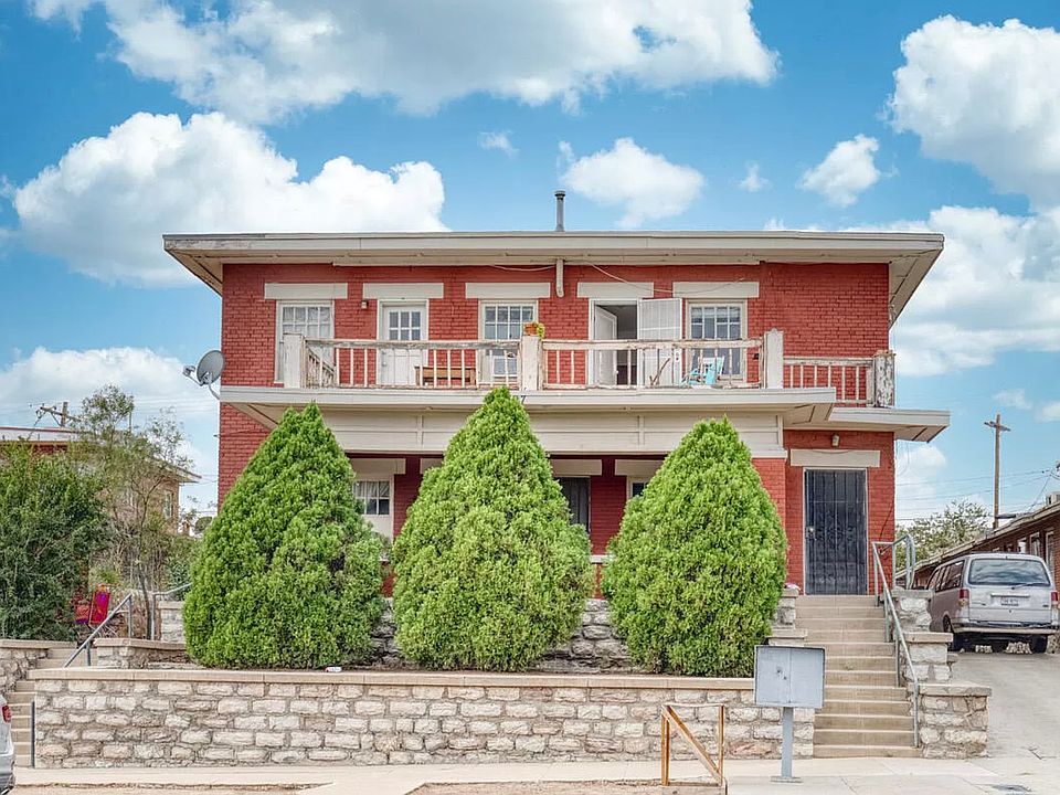 Photo displaying the front of the property as seen from Los Angeles Dr. facing west