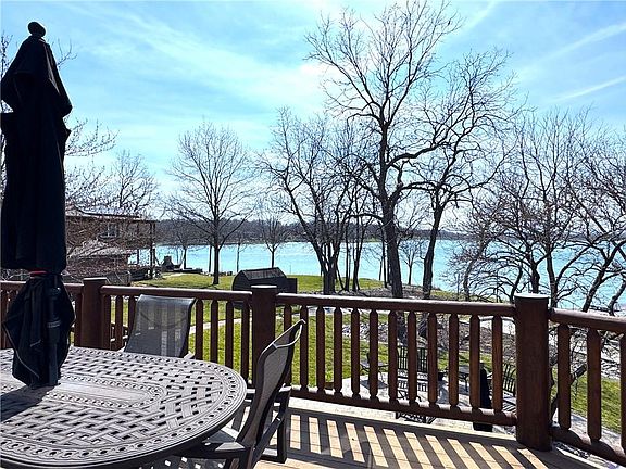 3rd image of 5 W Timber Valley Dr