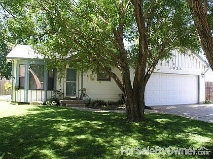 Living Room
						:
						Nice bay window