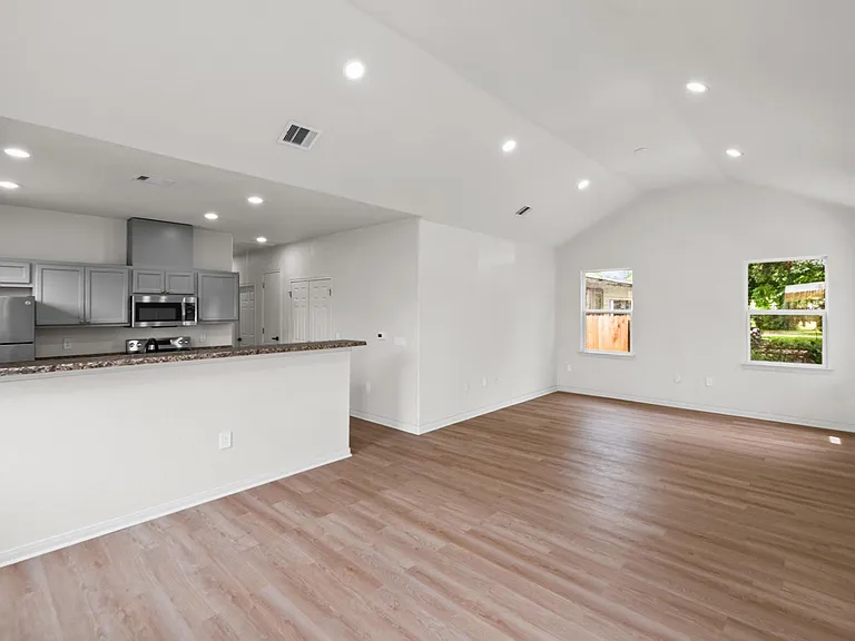 4415 Castor St — Photo 4