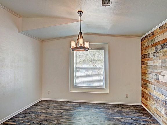 3rd image of 1526 Antoinette Dr