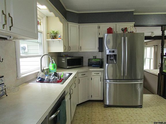 3rd image of 107 Royal Dr
