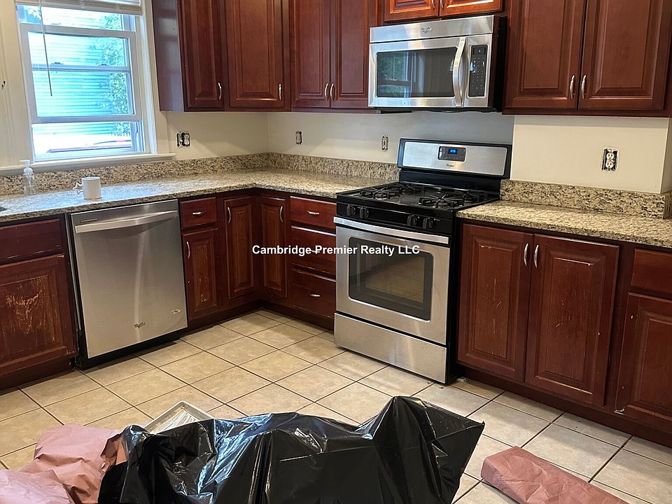 1st image of 165 Sharon St #165