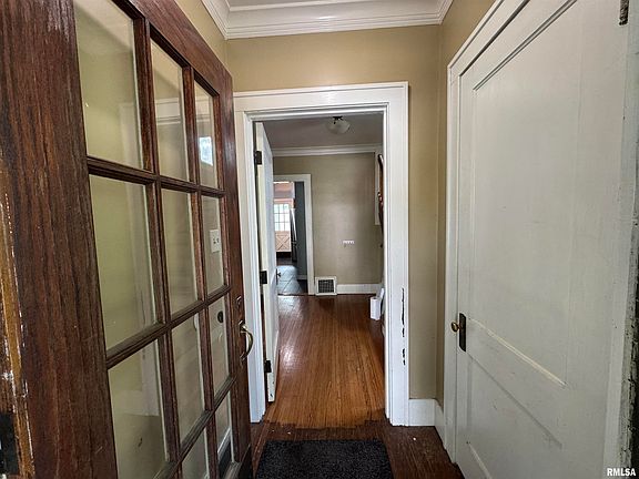 3rd image of 1113 N Maplewood Ave