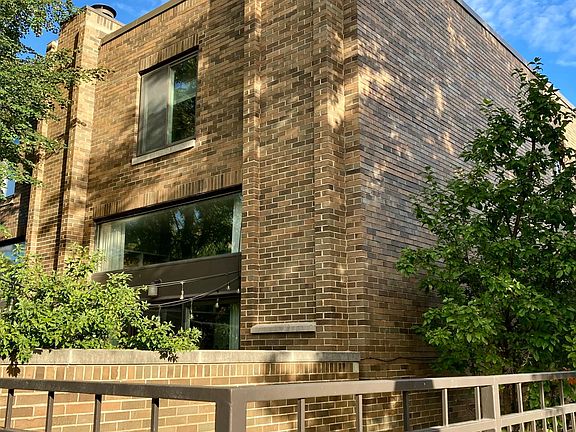 2nd image of 1746 N Larrabee St