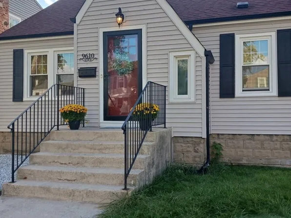9610 S Troy Ave, Evergreen Park, IL 60805