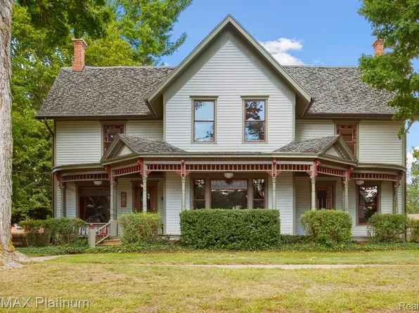 126 W Hanover St, Marshall, MI 49068