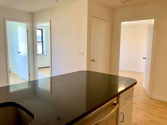 4th image of 190 E 7th St APT 508