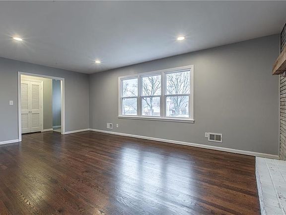 4th image of 7901 Maple Ave