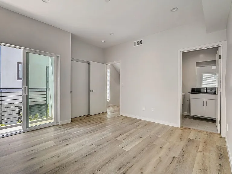 834 N June St #834 — Photo 18