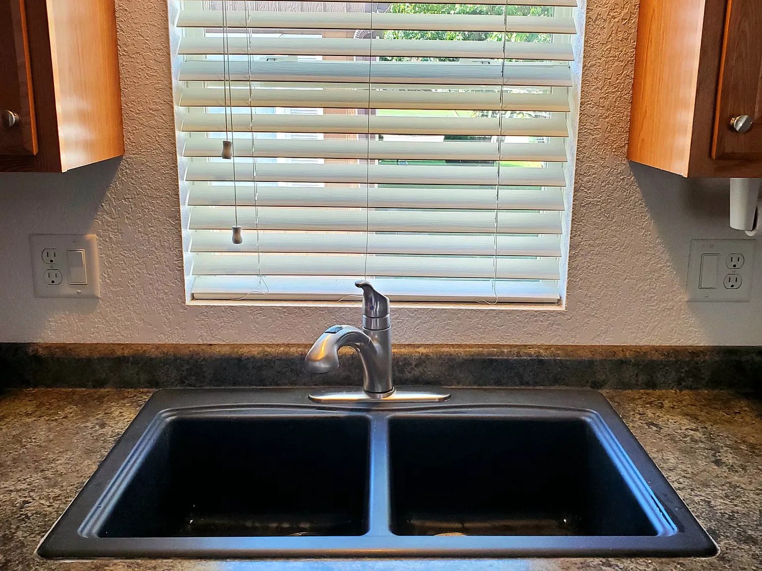 2 bed, 1100 sqft, $1,100 — Photo 2