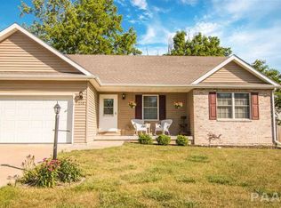 205 Stonewood Dr, East Peoria, IL 61611