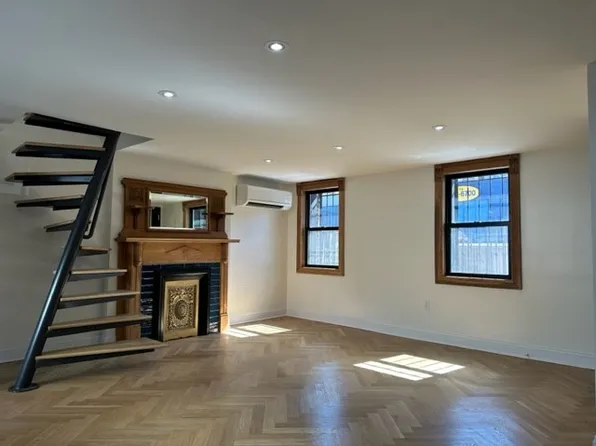 173 9th Street image 3 of 17