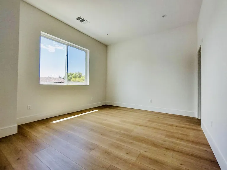 908 N Humboldt St #B — Photo 7