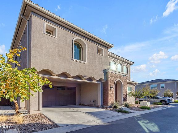 3rd image of 1112 E NEWLAND Drive