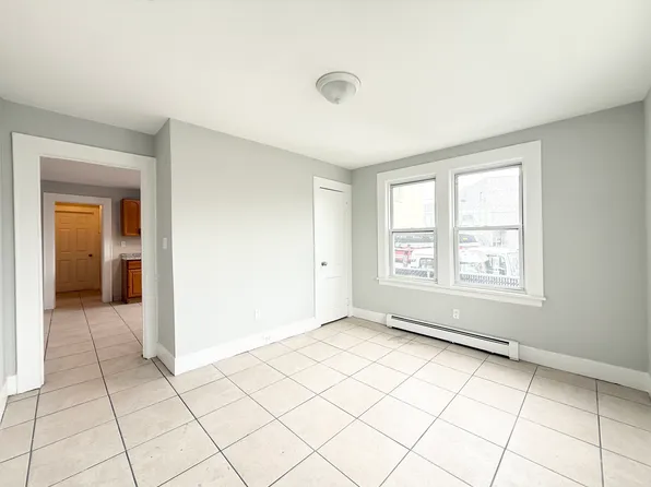 52 Manor St APT 2, Stamford, CT 06902
