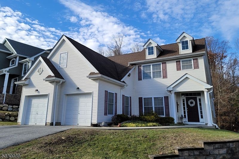 1st image of 17 Bluffs Ct