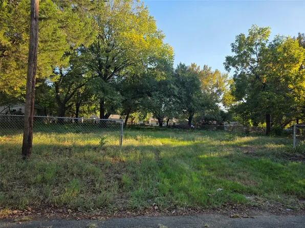 1907 Shiloh St, Paris, TX 75460