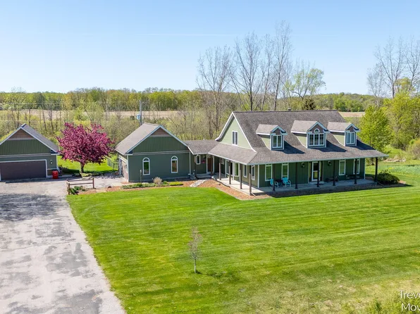 242 Sherman Blvd, Kent City, MI 49330