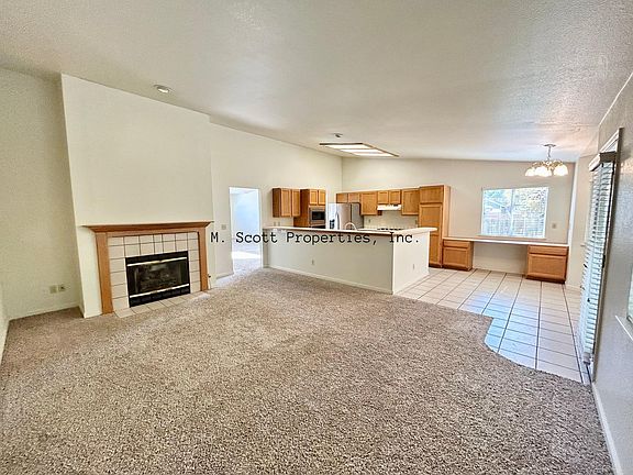 3rd image of 1748 Bougainvillea Dr