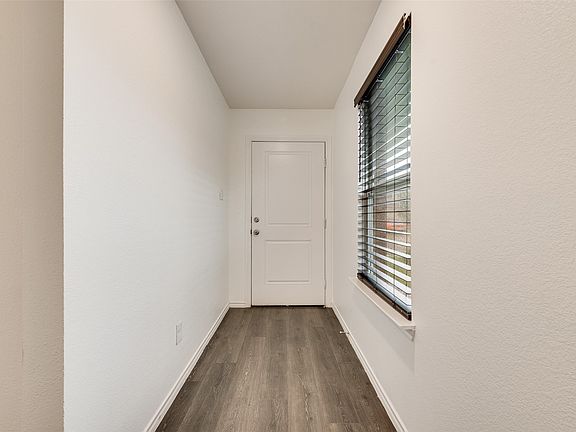 5th image of 1404 Sebastian Dr