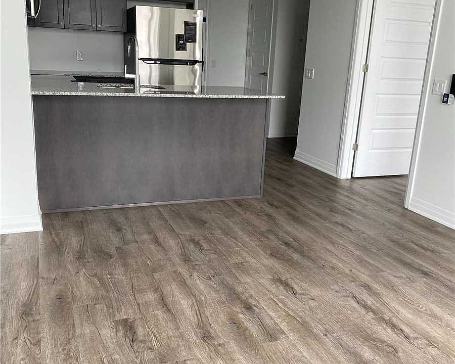 1st image of 95 Dundas St W #424