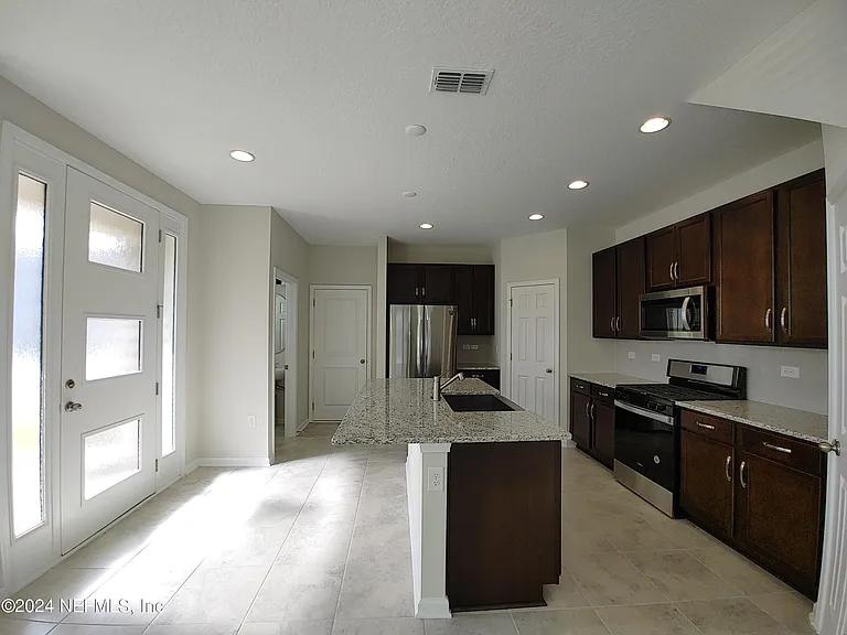 11253 Minnetta Ct — Photo 6