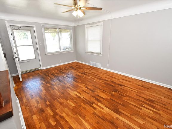 5th image of 3933 Clairmont St