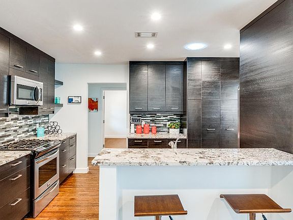 Breakfast bar