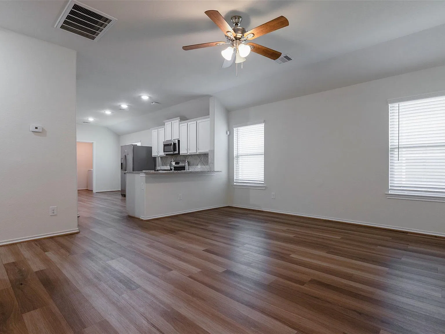 3 bed, 2.0 bath, 1220 sqft, $1,925 — Photo 4