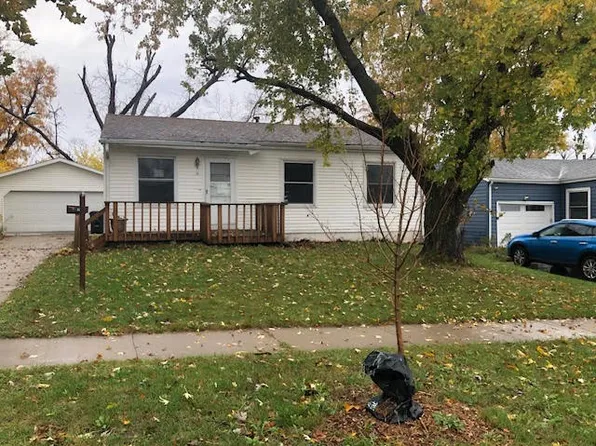 171 Carter St NW, Cedar Rapids, IA 52405