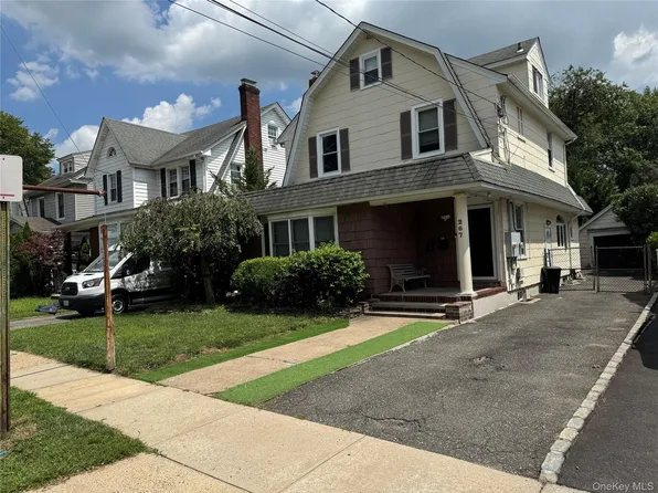 267 Plainfield Ave #1F, Floral Park, NY 11001