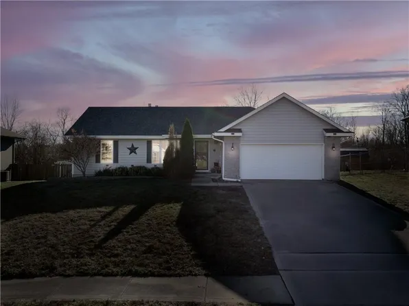 801 NE 194th Ter, Smithville, MO 64089