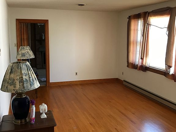 5th image of 7507 Griffin Ave