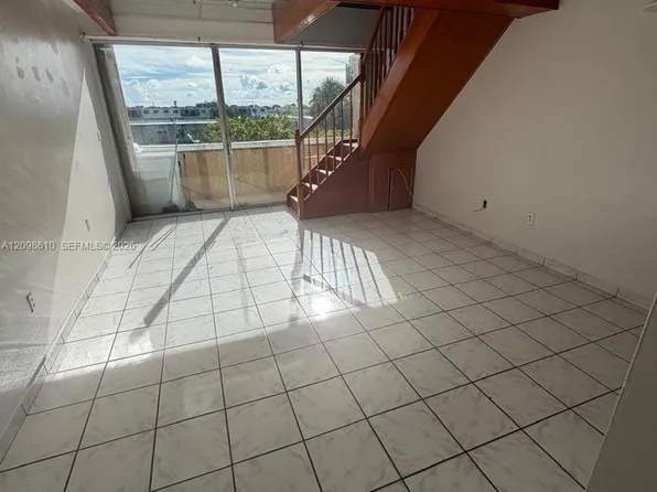 1750 W 56th St APT 226, Hialeah, FL 33012